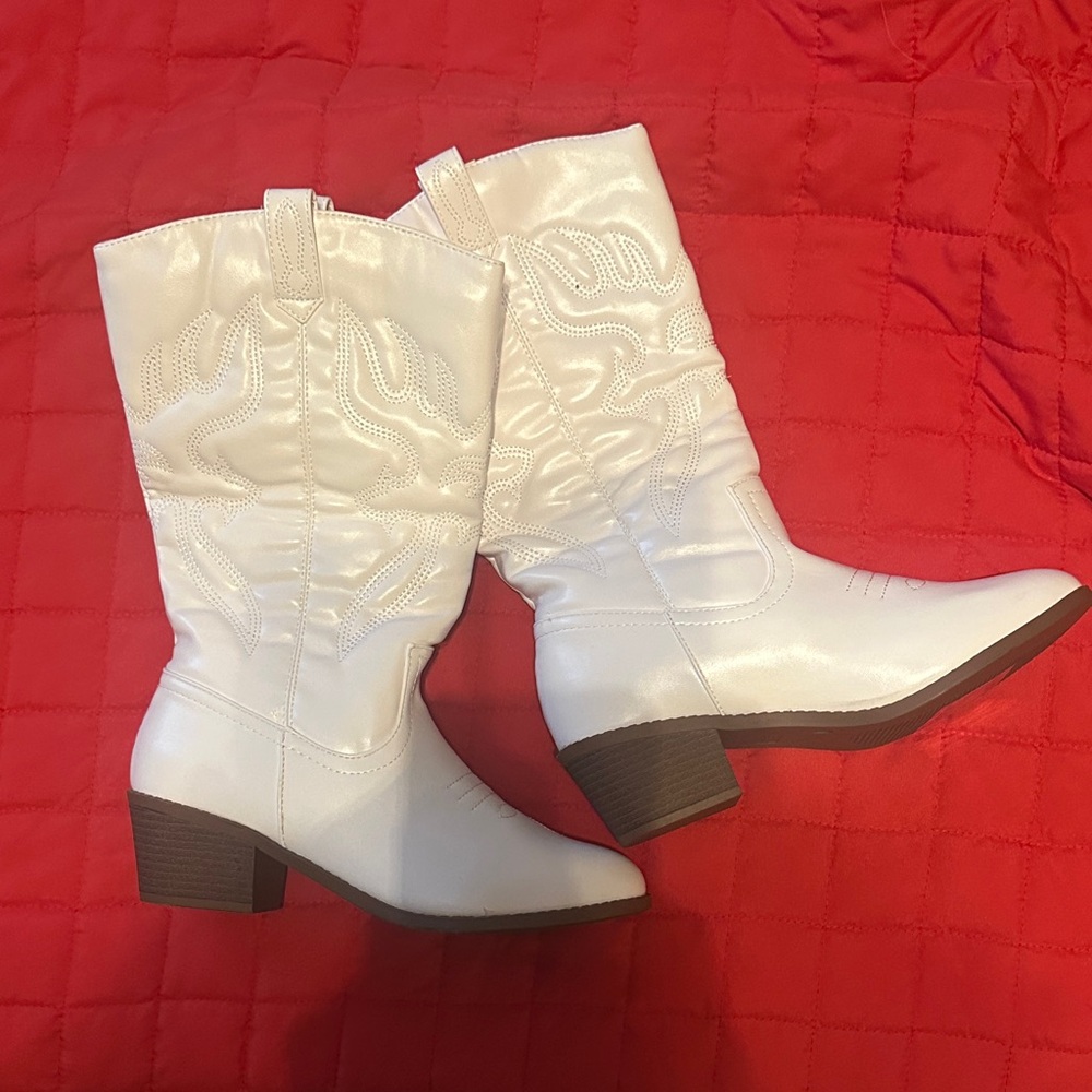 White Western-Style Women's Boots
